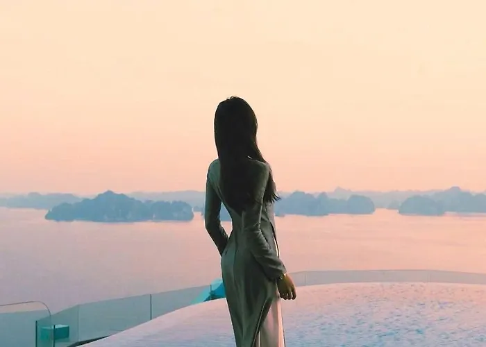 Mina Alacarte * Ha Long
